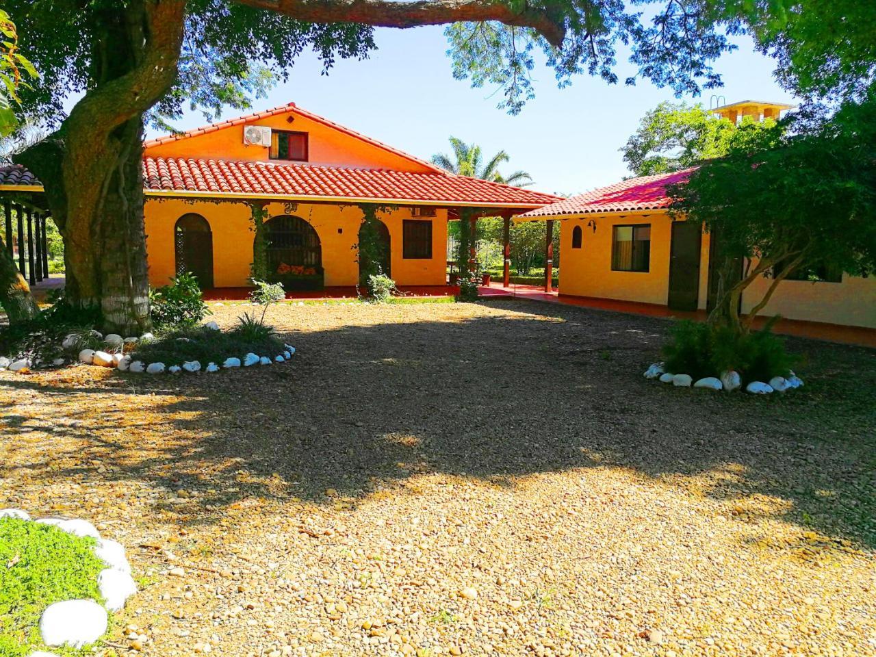 Los Jazmines Hotel Resort Warnes Exterior foto